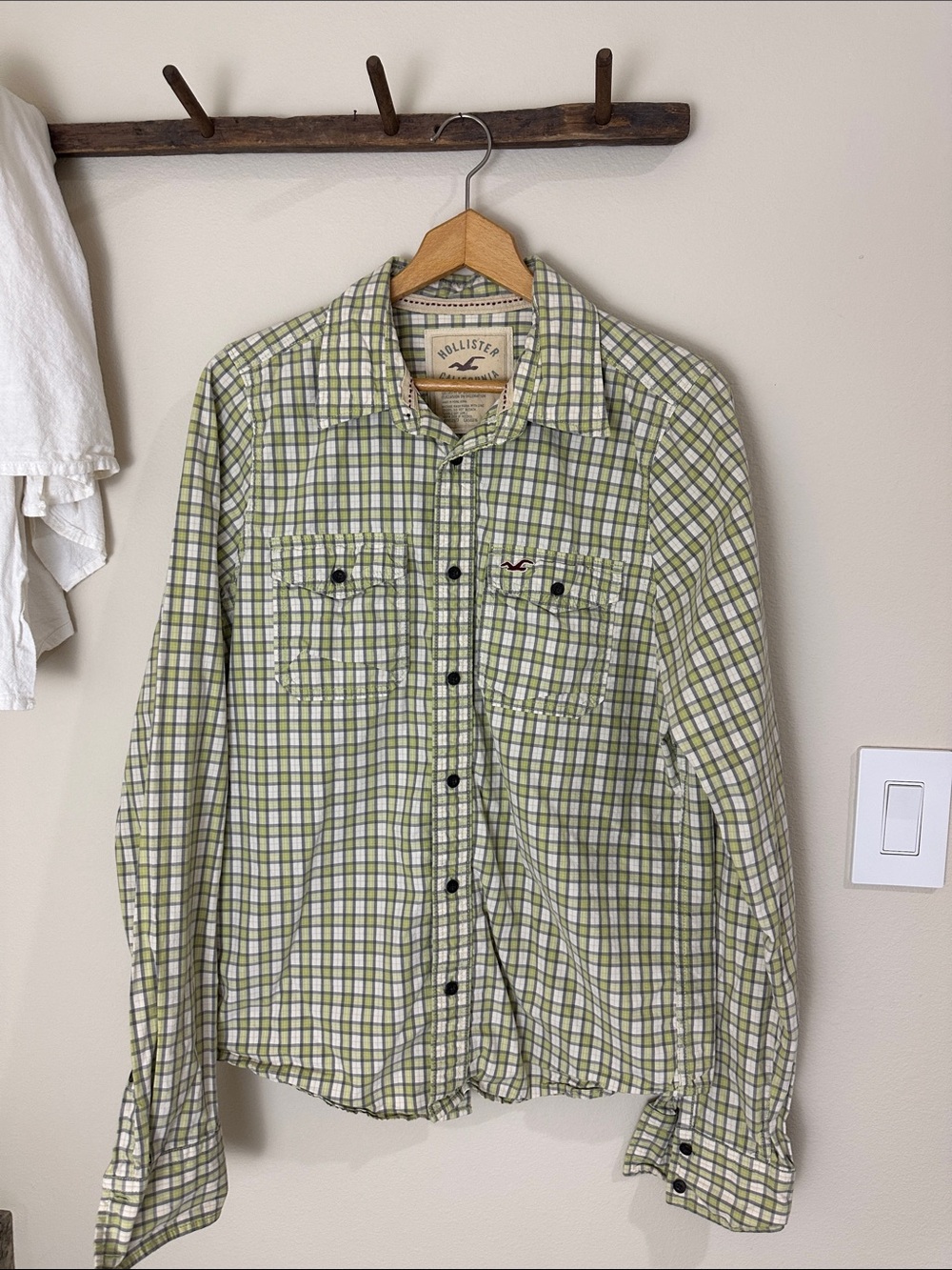 Hollister Men's Light Green Plaid Button-Down Shirt Size Large